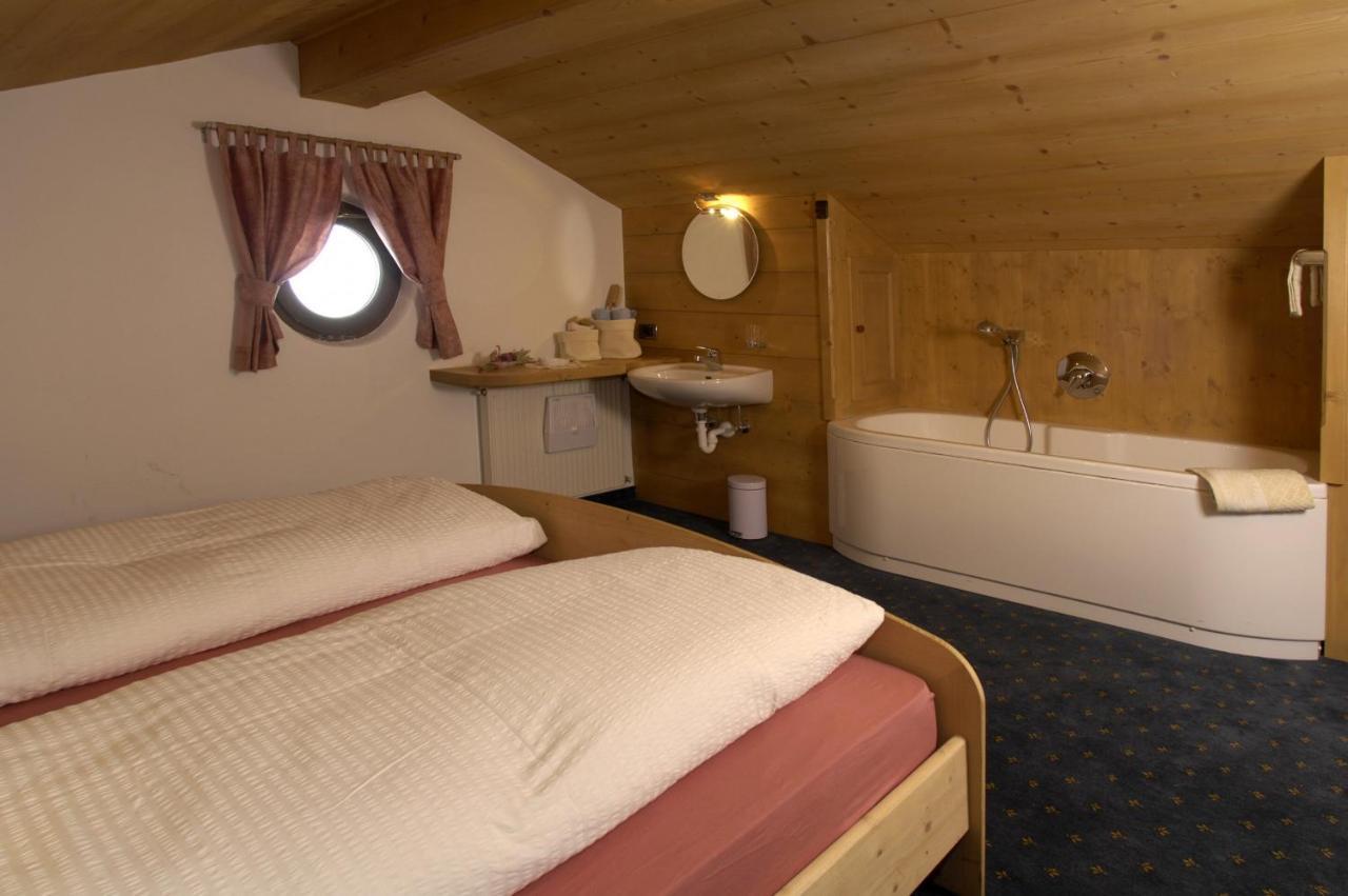 Agriturismo Apartments Tuene オルティゼーイ エクステリア 写真