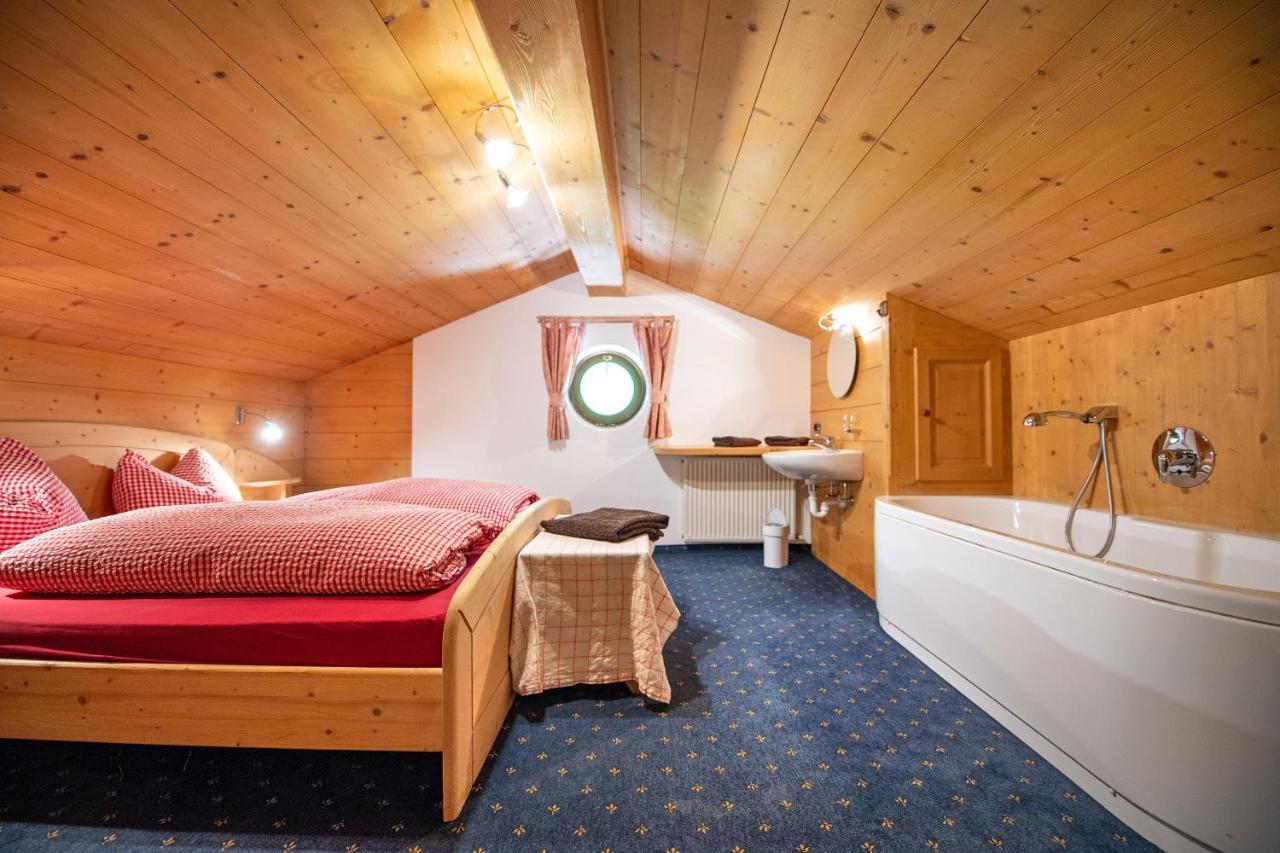 Agriturismo Apartments Tuene オルティゼーイ エクステリア 写真